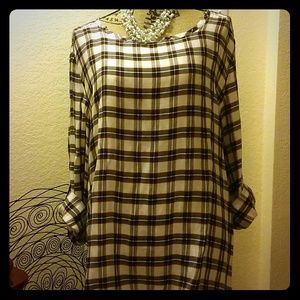 EUC Light weight blouse w adj long sleeve